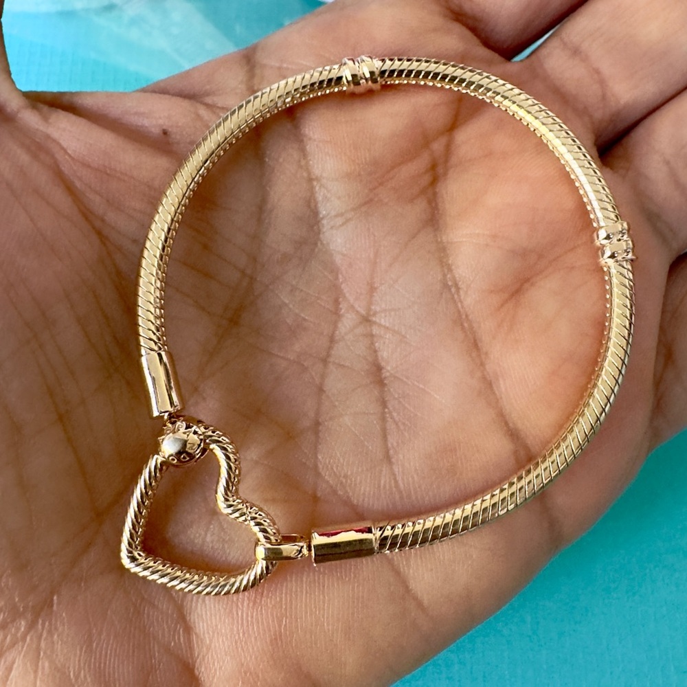 Like NEW❗️Pandora 14k Gold  Moments Heart Closure Snake Chain Bracelet 6.3 Inche